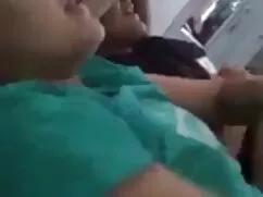 A pózok meztelenül e ...