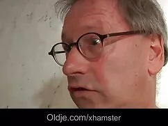 Egy forró lány bezár ...
