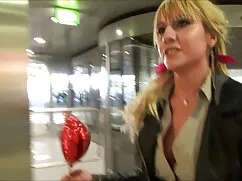 A lányok felfedezik  ...