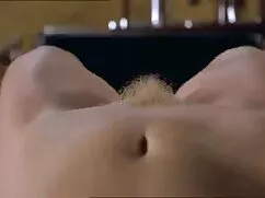 Egy autó gyönyörű fa ...